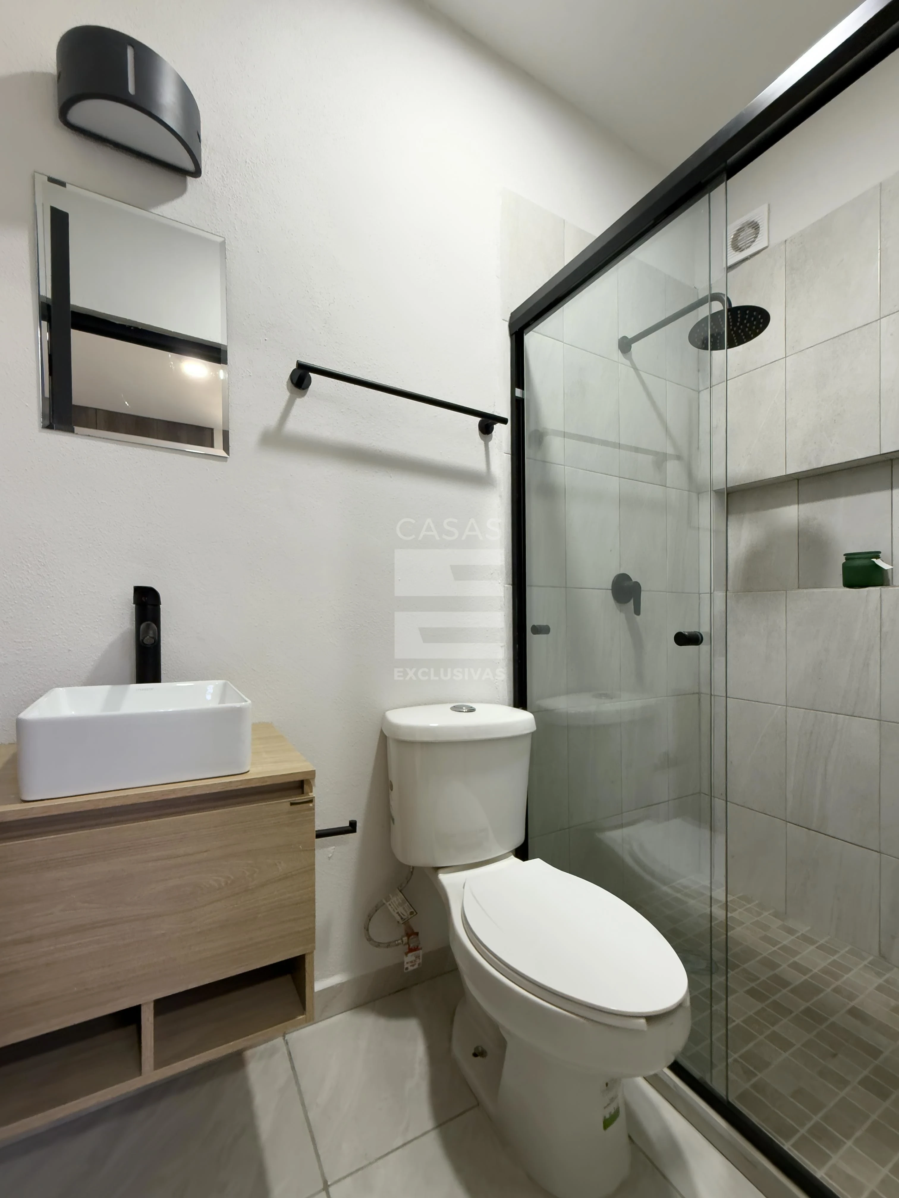 Casa en venta en VdeA con excelente ubicación, a una cuadra de avenida J. Merced Cabrera 11