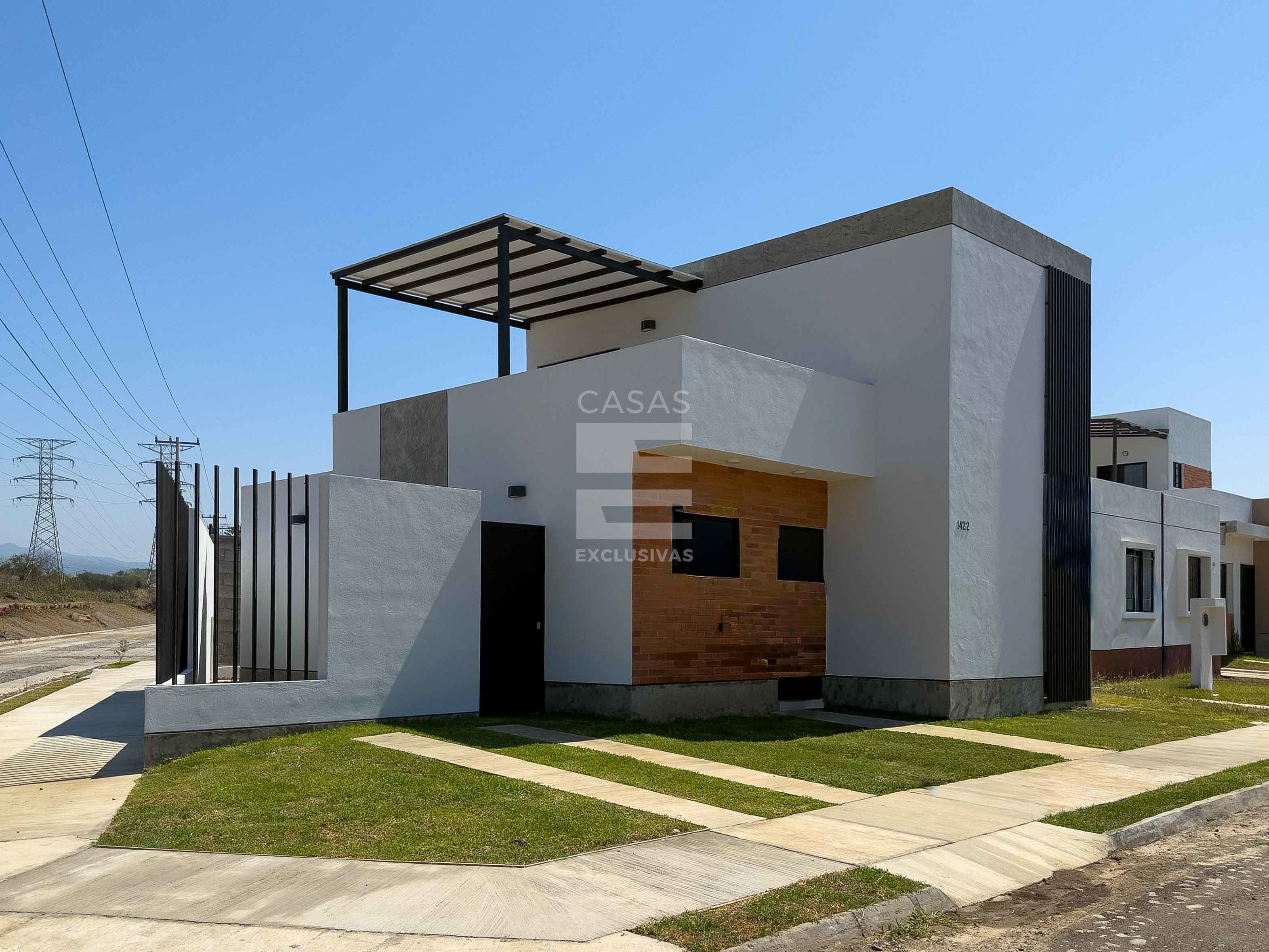 Casa en venta en esquina en Villa de Álvarez, Colima con terreno excedente