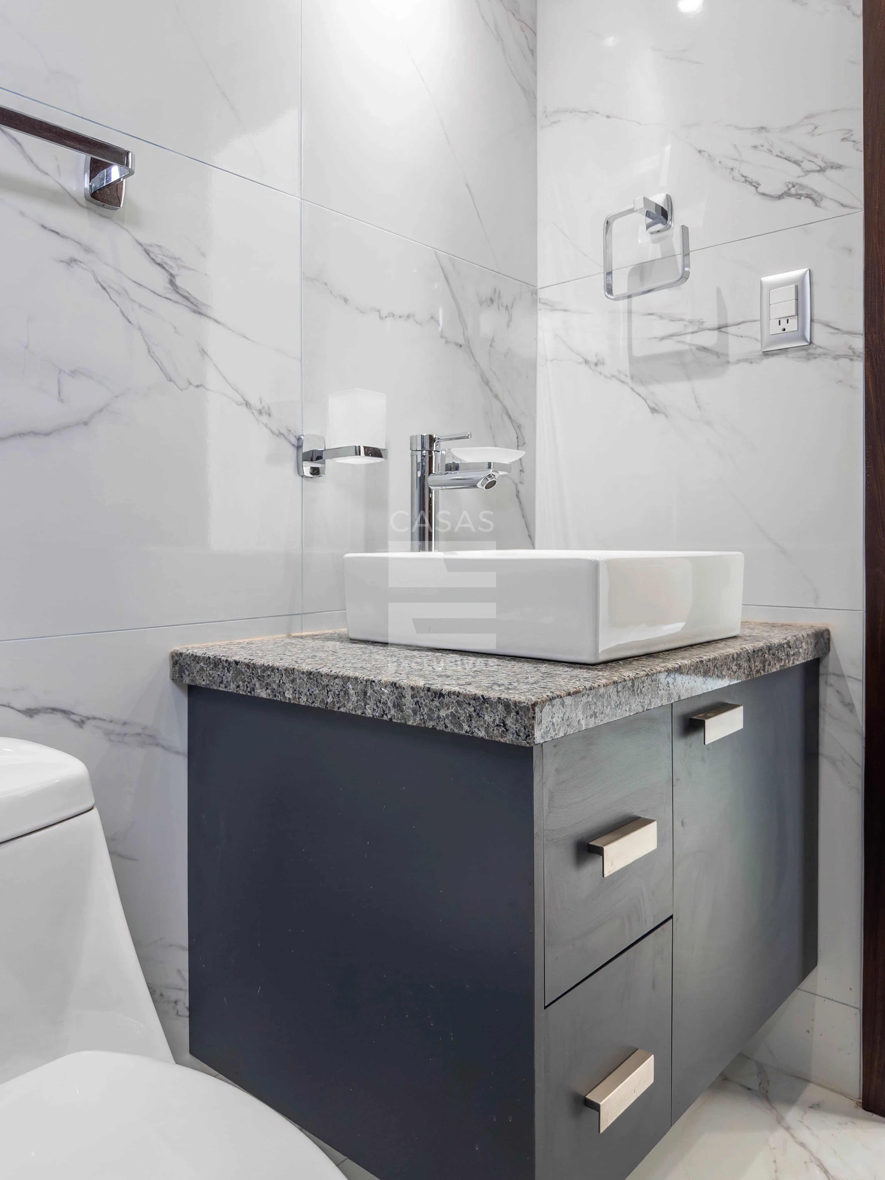 Casa en venta al norte de Colima en zona residencial, a pasos de jardines 18