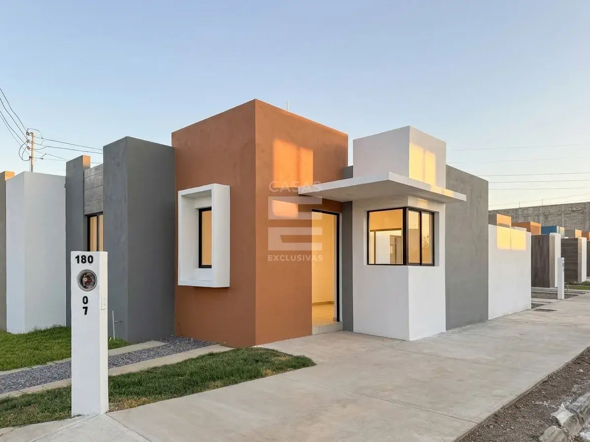 Imagen de Casa en venta en esquina en zona sur de Villa de Álvarez, Colima