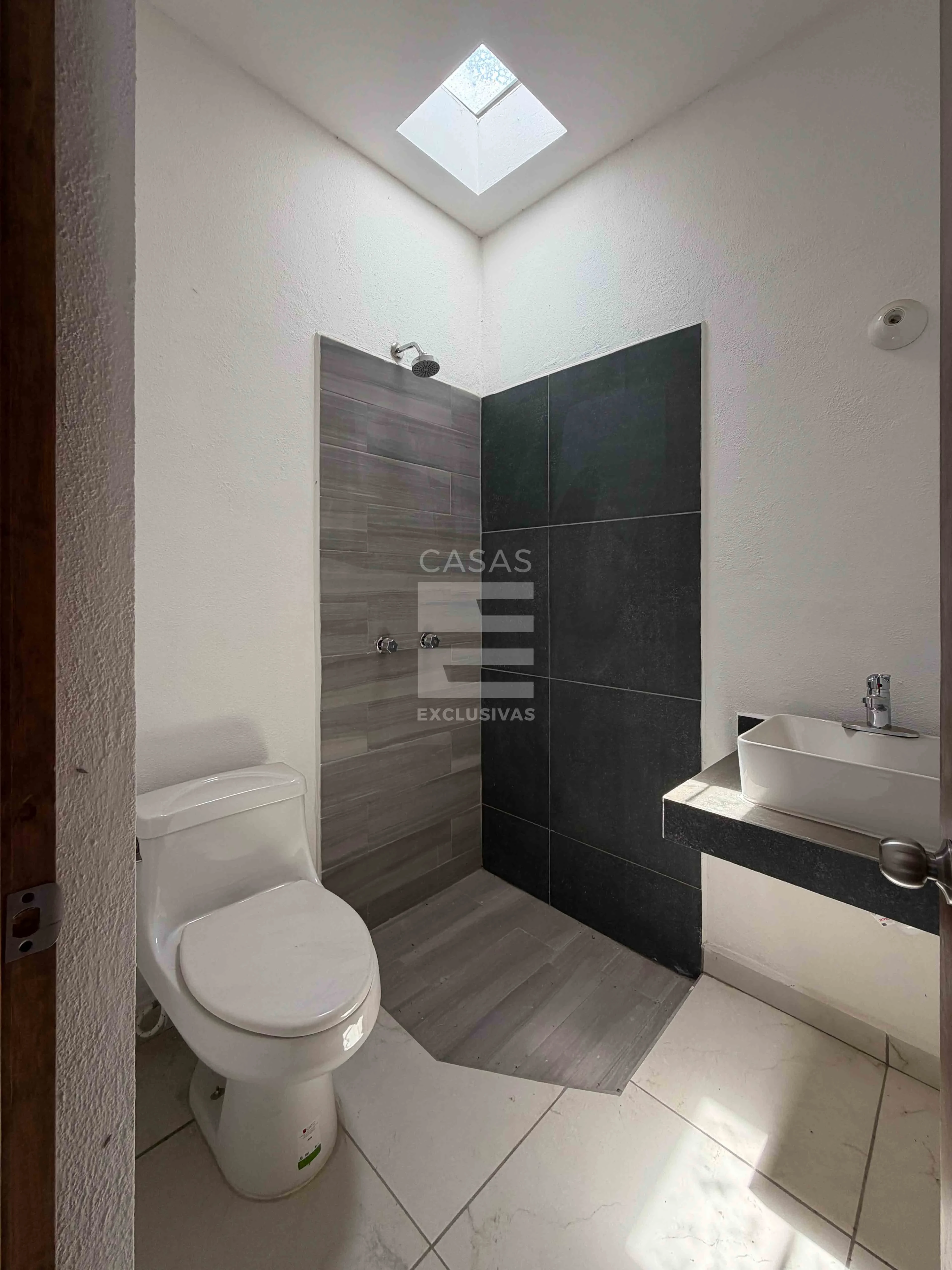 Casa en venta de una planta con muy amplio terreno y jardín posterior 6