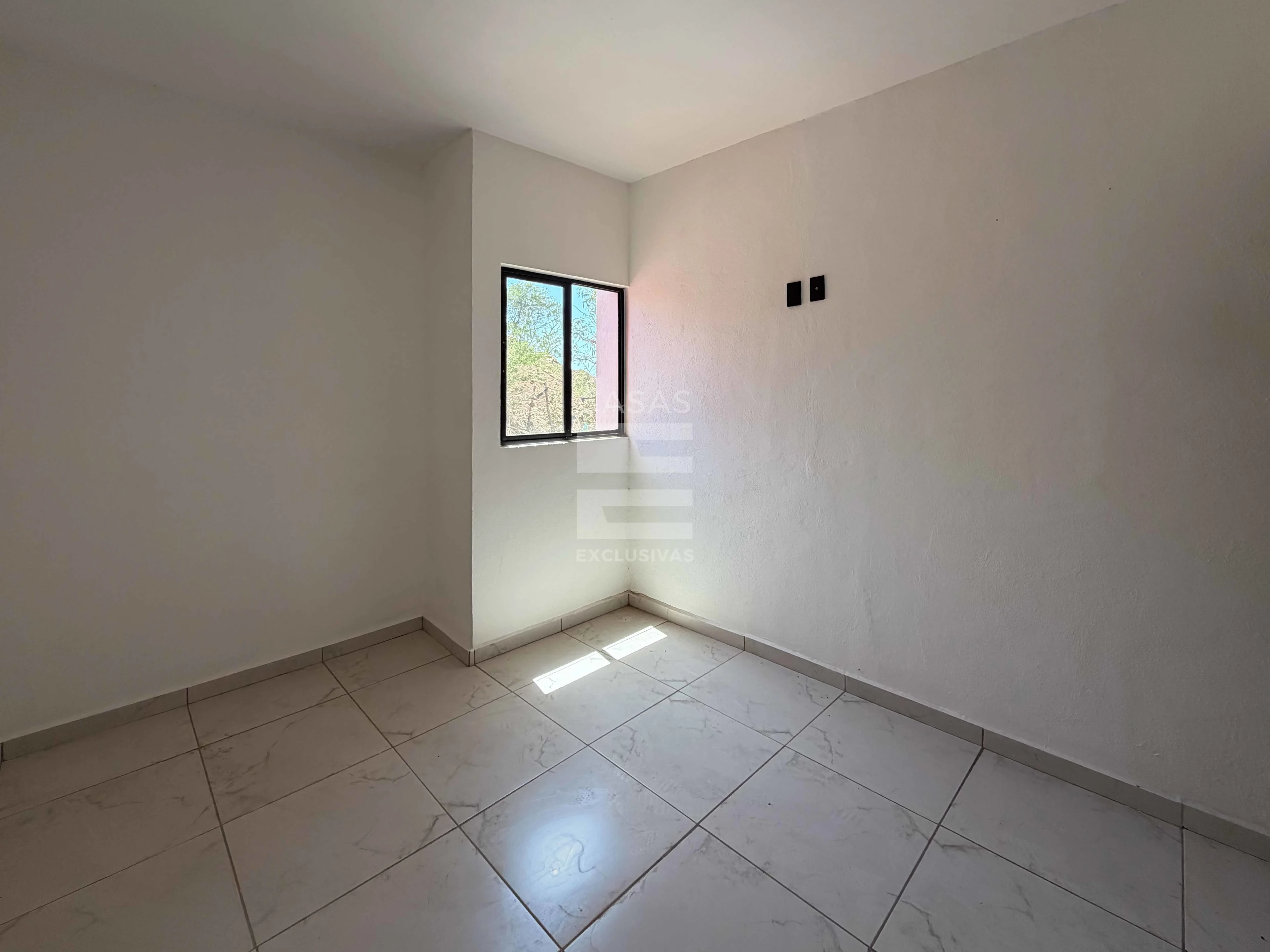 Casa en venta de una planta con muy amplio terreno y jardín posterior 5
