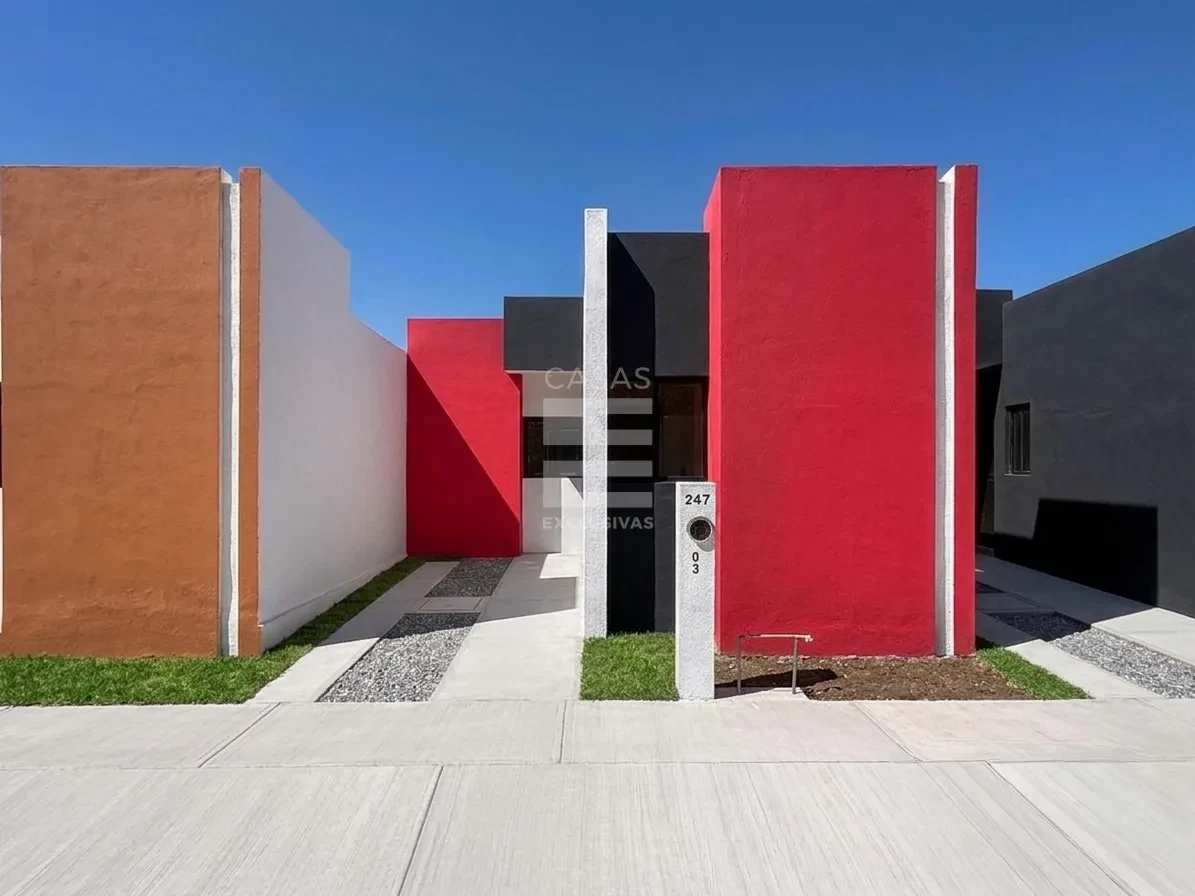 Casa en venta de una planta con muy amplio terreno y jardín posterior