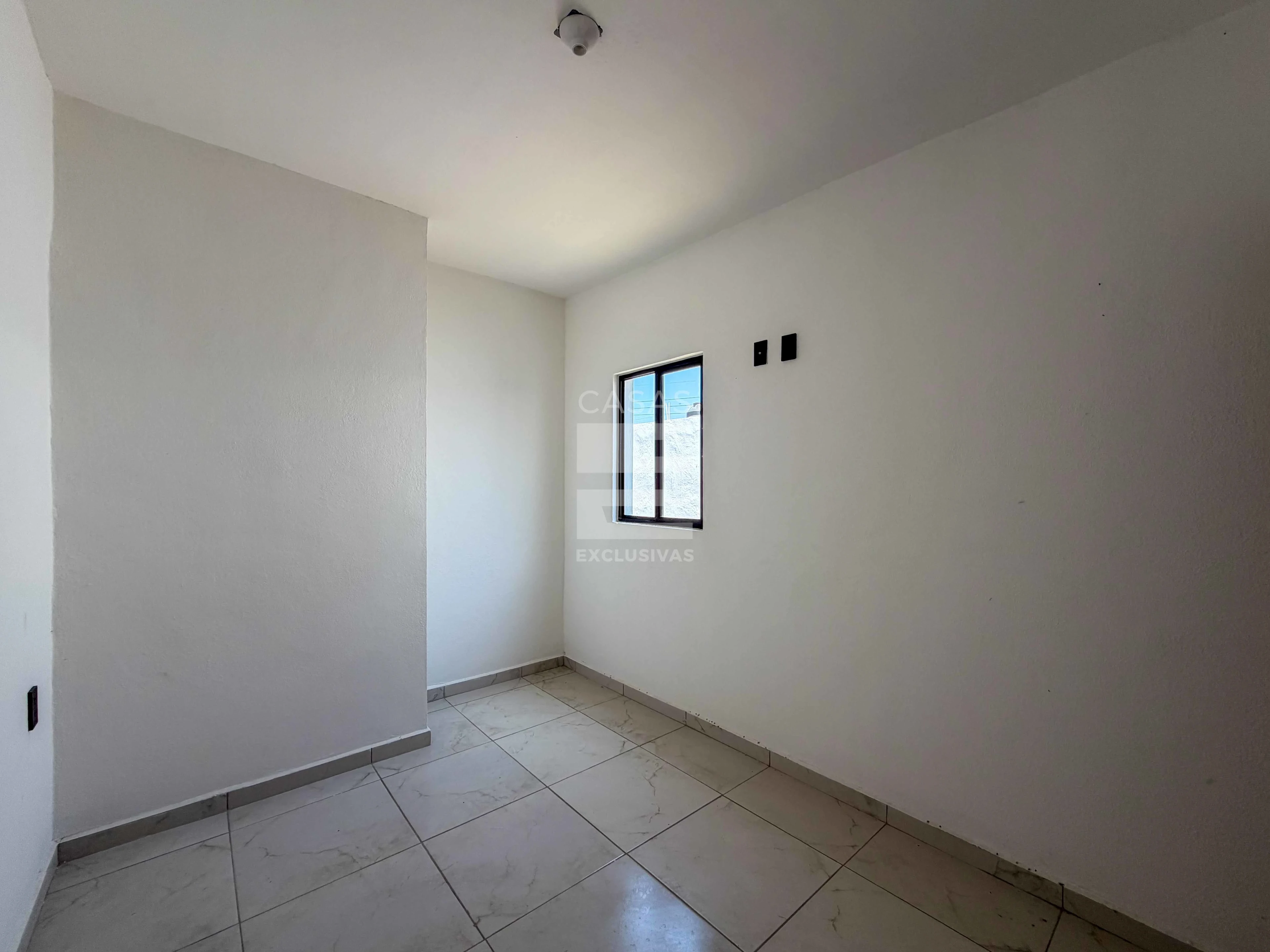Casa en venta de una planta con muy amplio terreno y jardín posterior 4