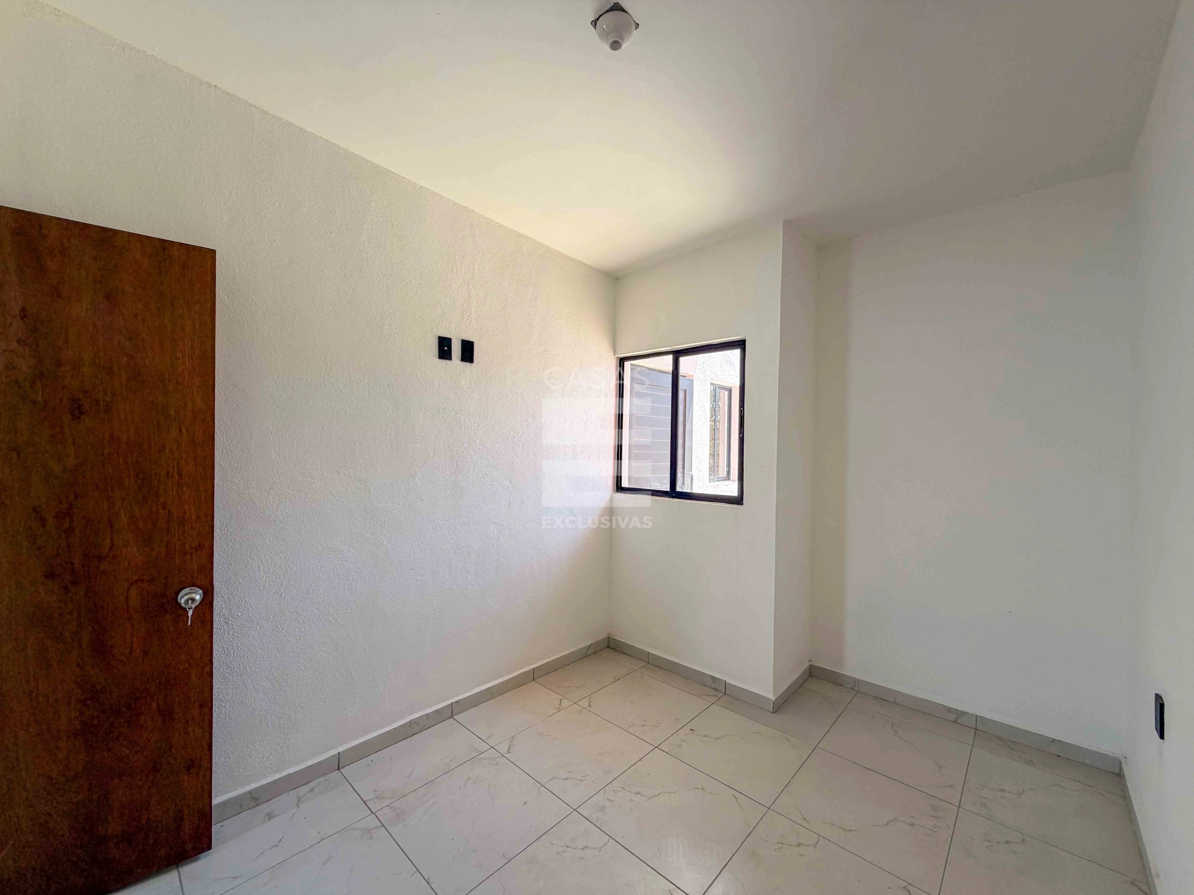Casa en venta de una planta con muy amplio terreno y jardín posterior 3