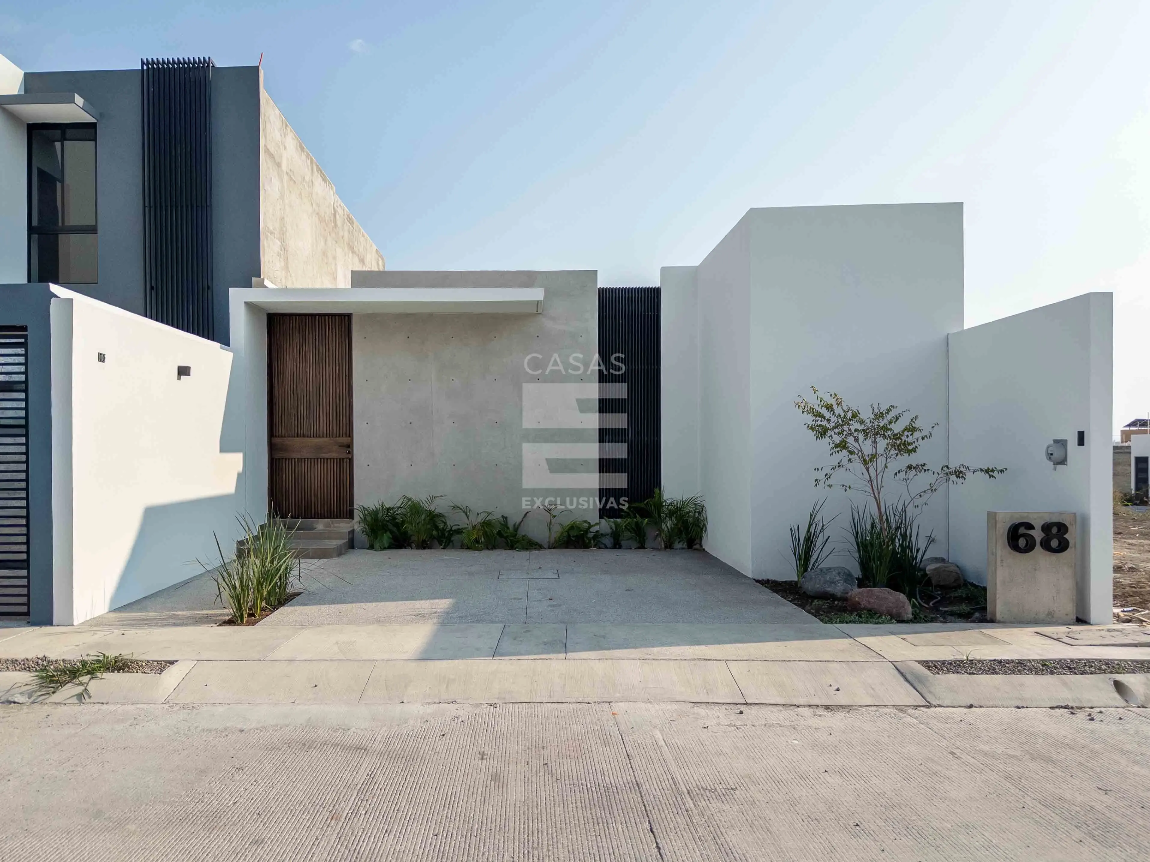 Bellísima casa de un piso en venta al norte de Colima con acabados de alto lujo