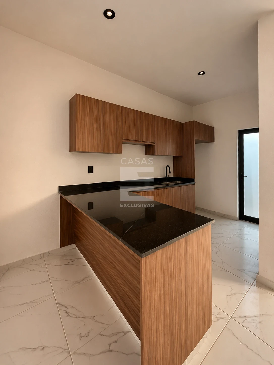 Casa en venta en Punto Rioja Colima con 3 recámaras y jardines interiores 3