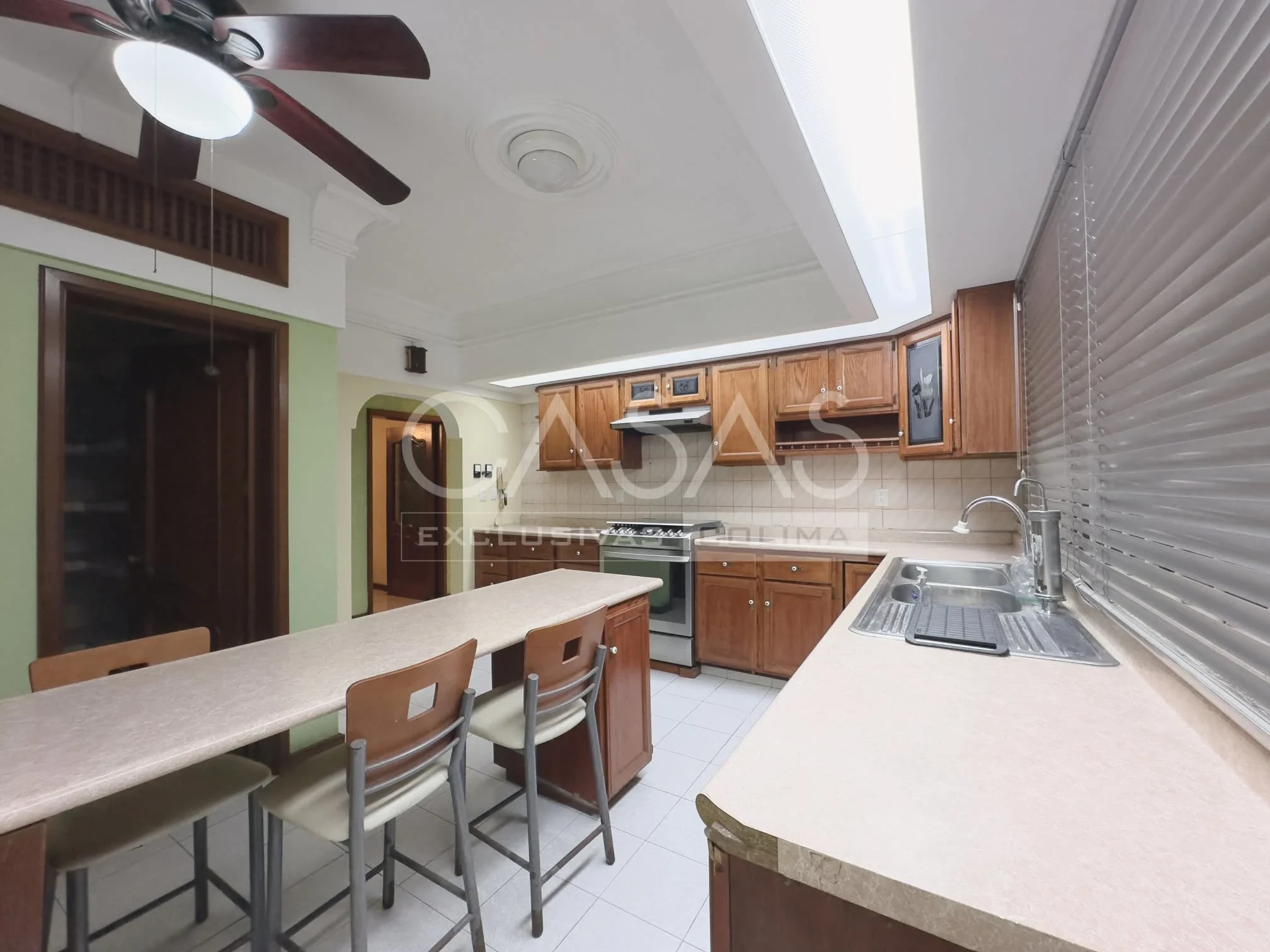 Casa en venta en Colima con carpintería de caoba, 4 recámaras y excelente ubicación 4