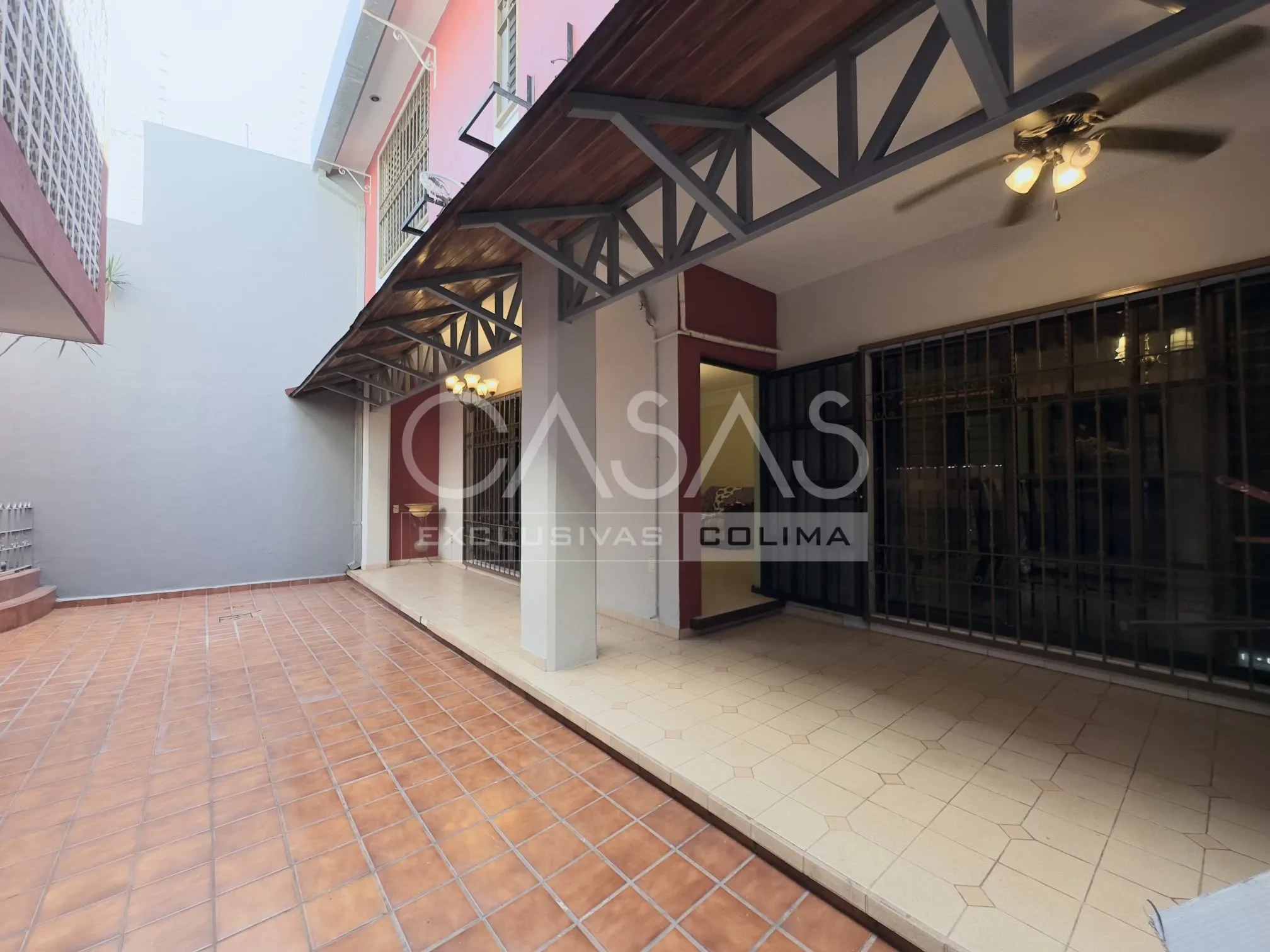 Casa en venta en Colima con carpintería de caoba, 4 recámaras y excelente ubicación 10