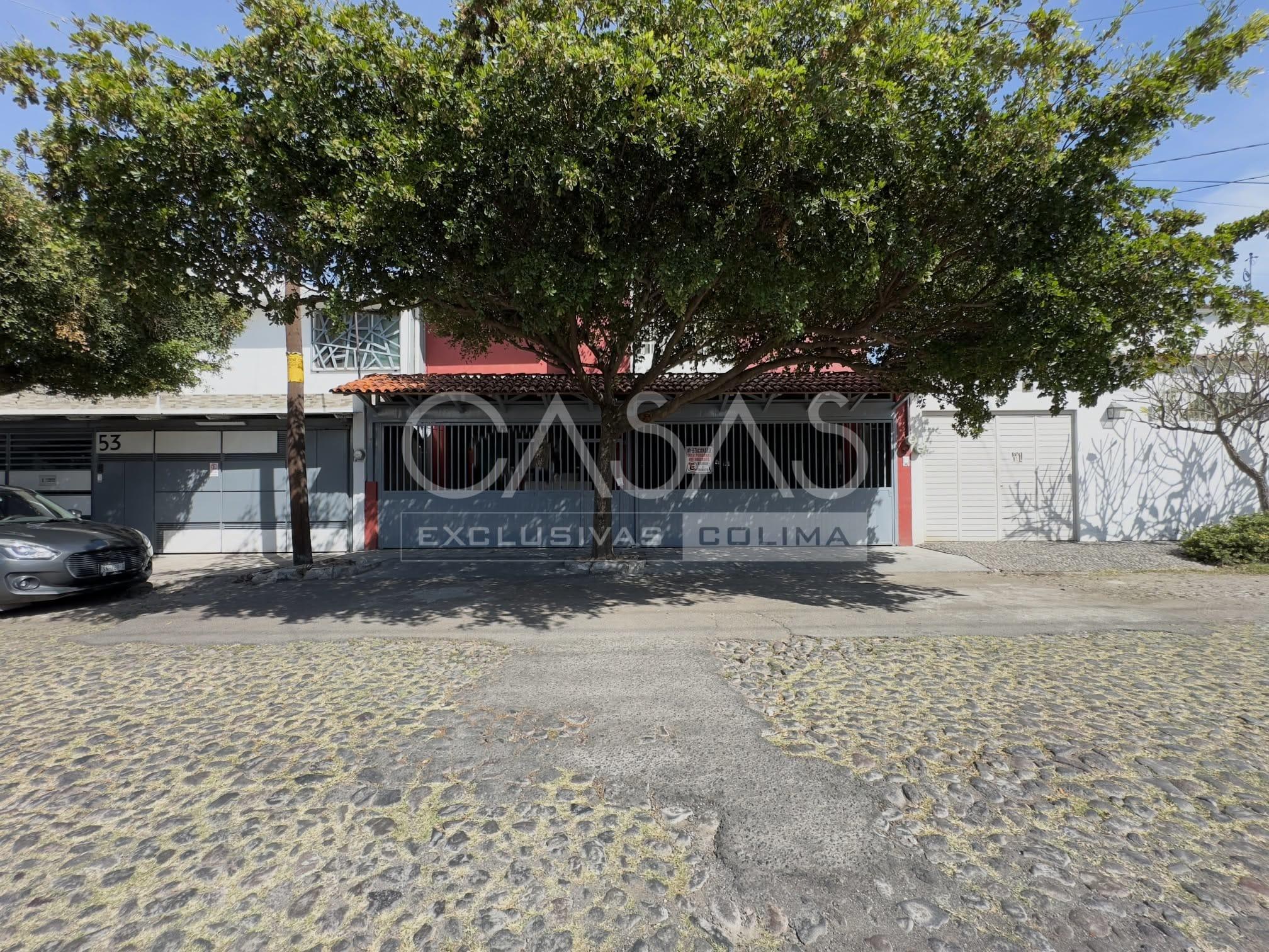 Imagen de Casa en venta en Colima con carpintería de caoba, 4 recámaras y excelente ubicación