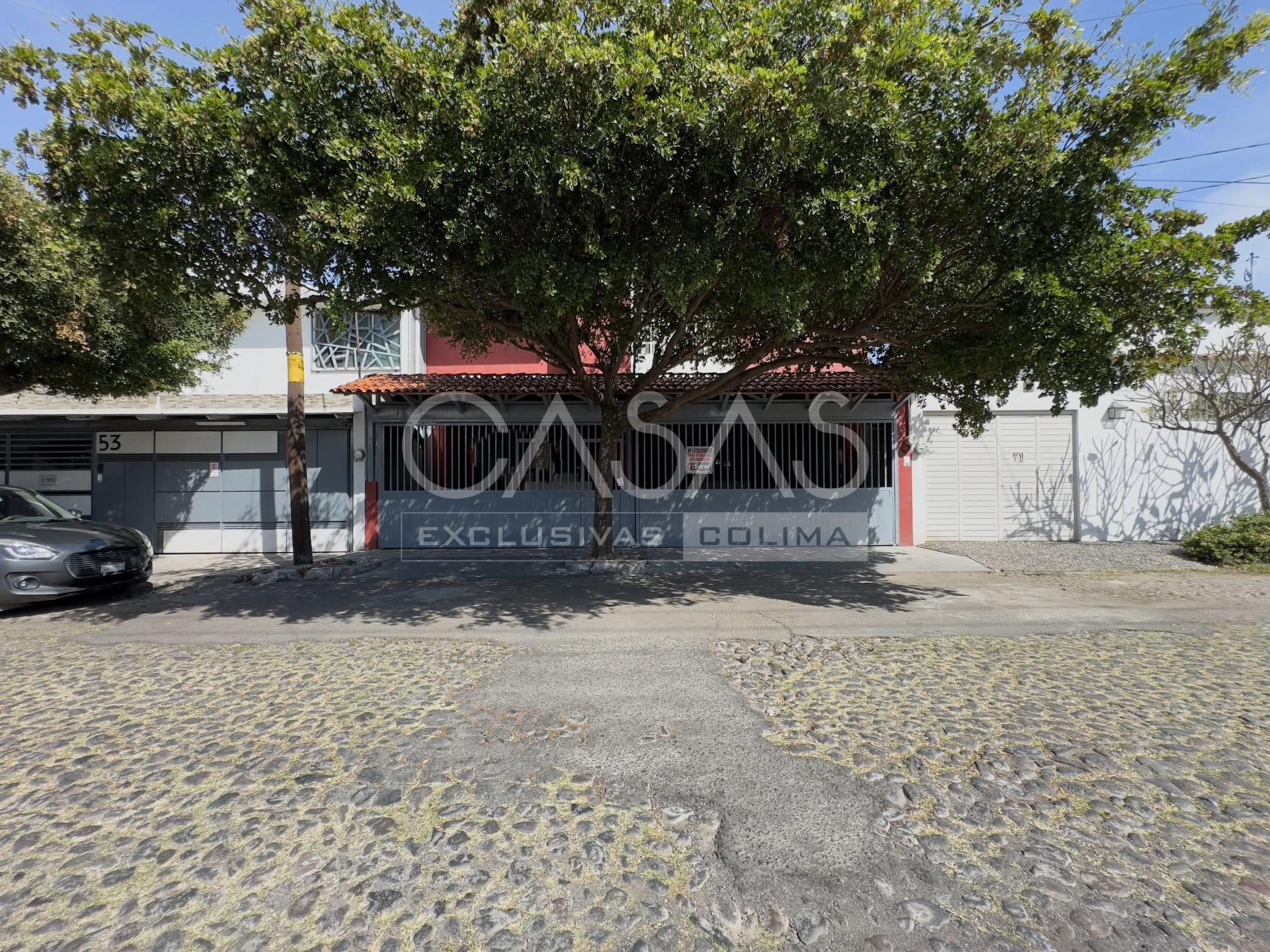 Casa en venta en Colima con carpintería de caoba, 4 recámaras y excelente ubicación