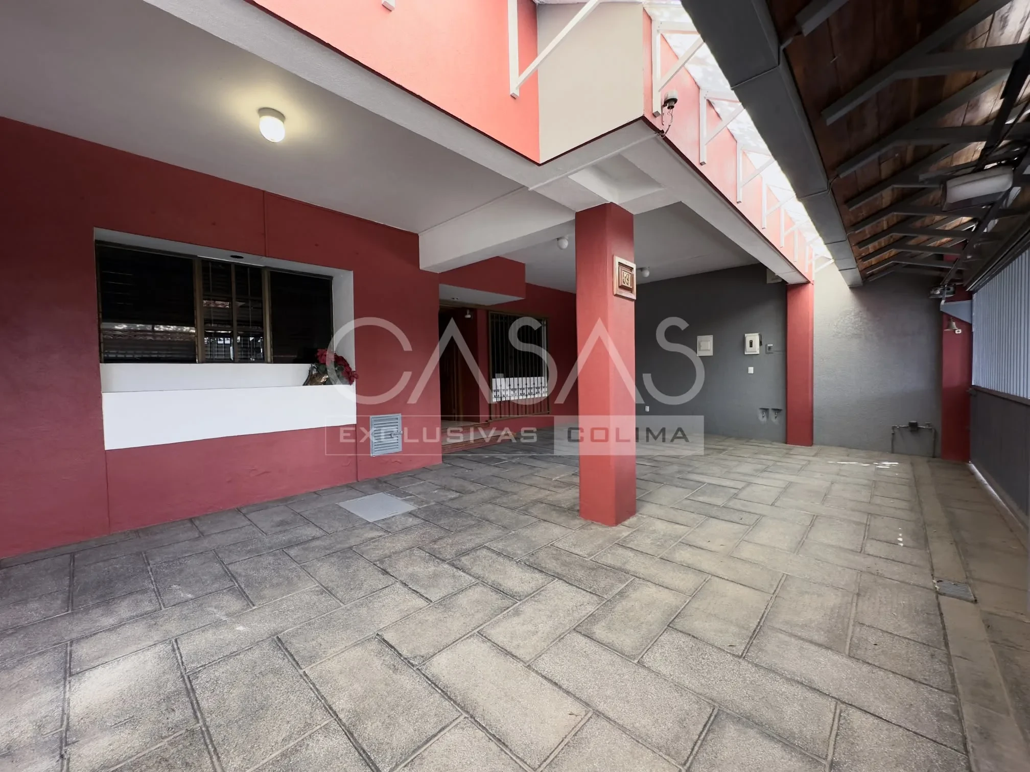Casa en venta en Colima con carpintería de caoba, 4 recámaras y excelente ubicación 2