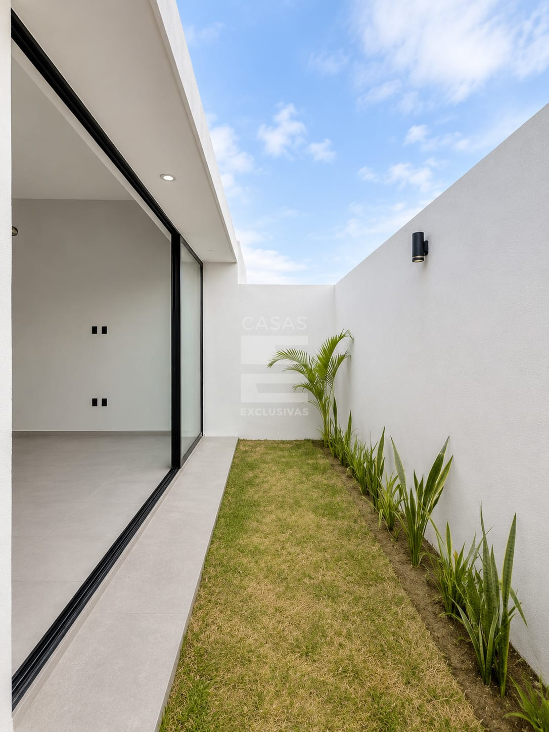 Casa en venta en Bielva Residencial Colima de una planta con 2 recámaras y jardín amplio 5