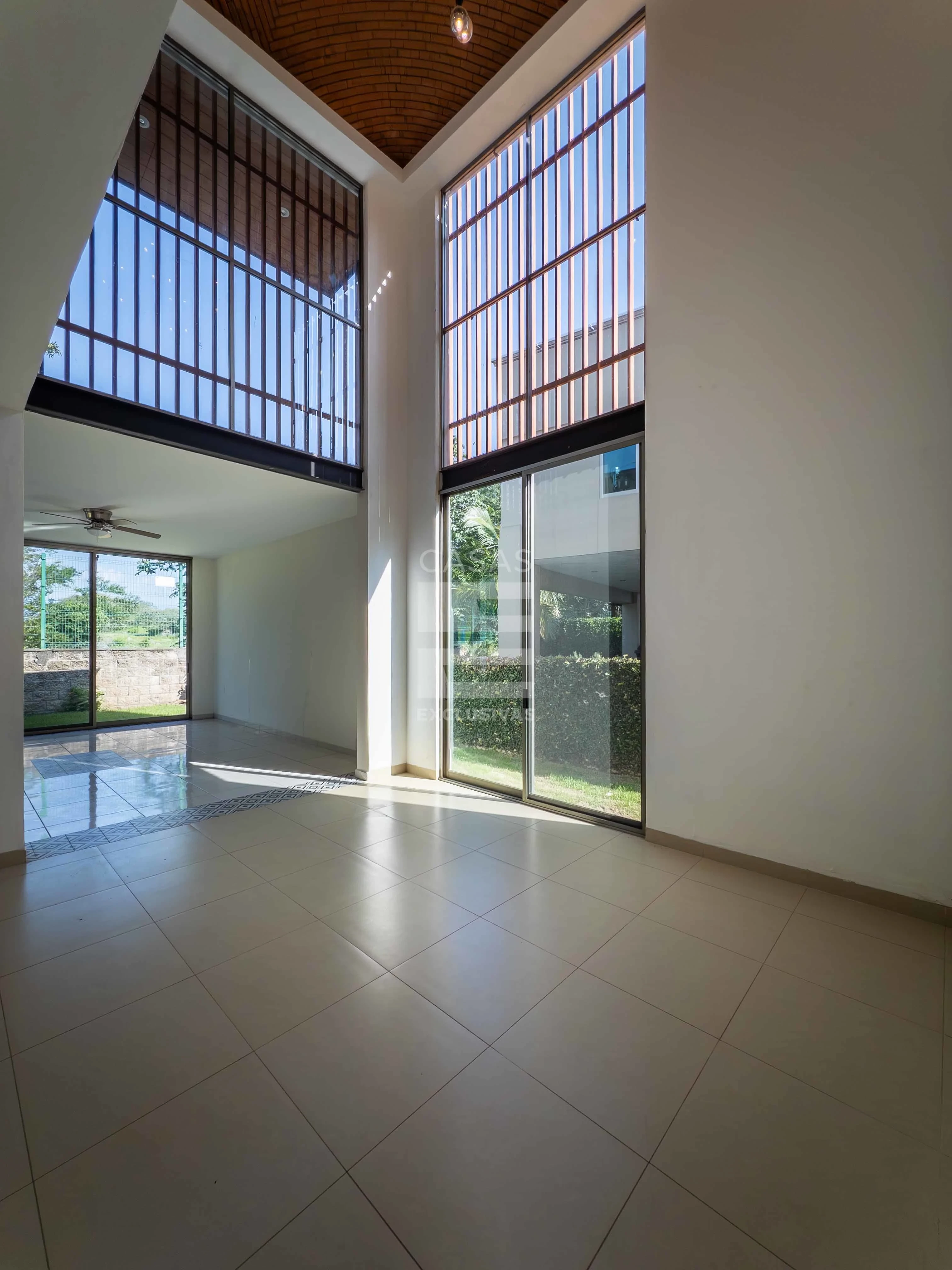 Casa en venta de oportunidad en Altozano Colima Residencia con amplio terreno 3