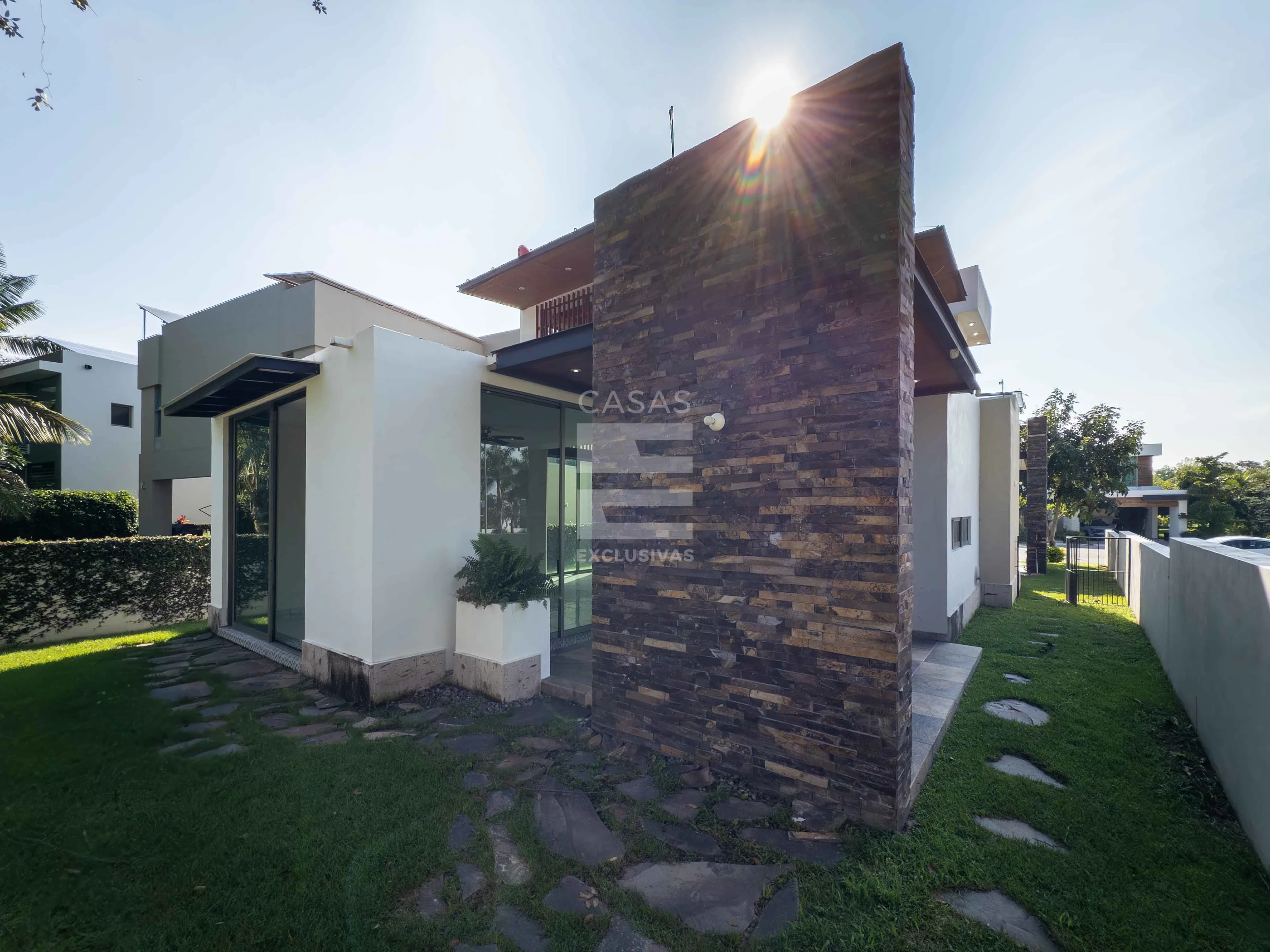 Casa en venta de oportunidad en Altozano Colima Residencia con amplio terreno 11