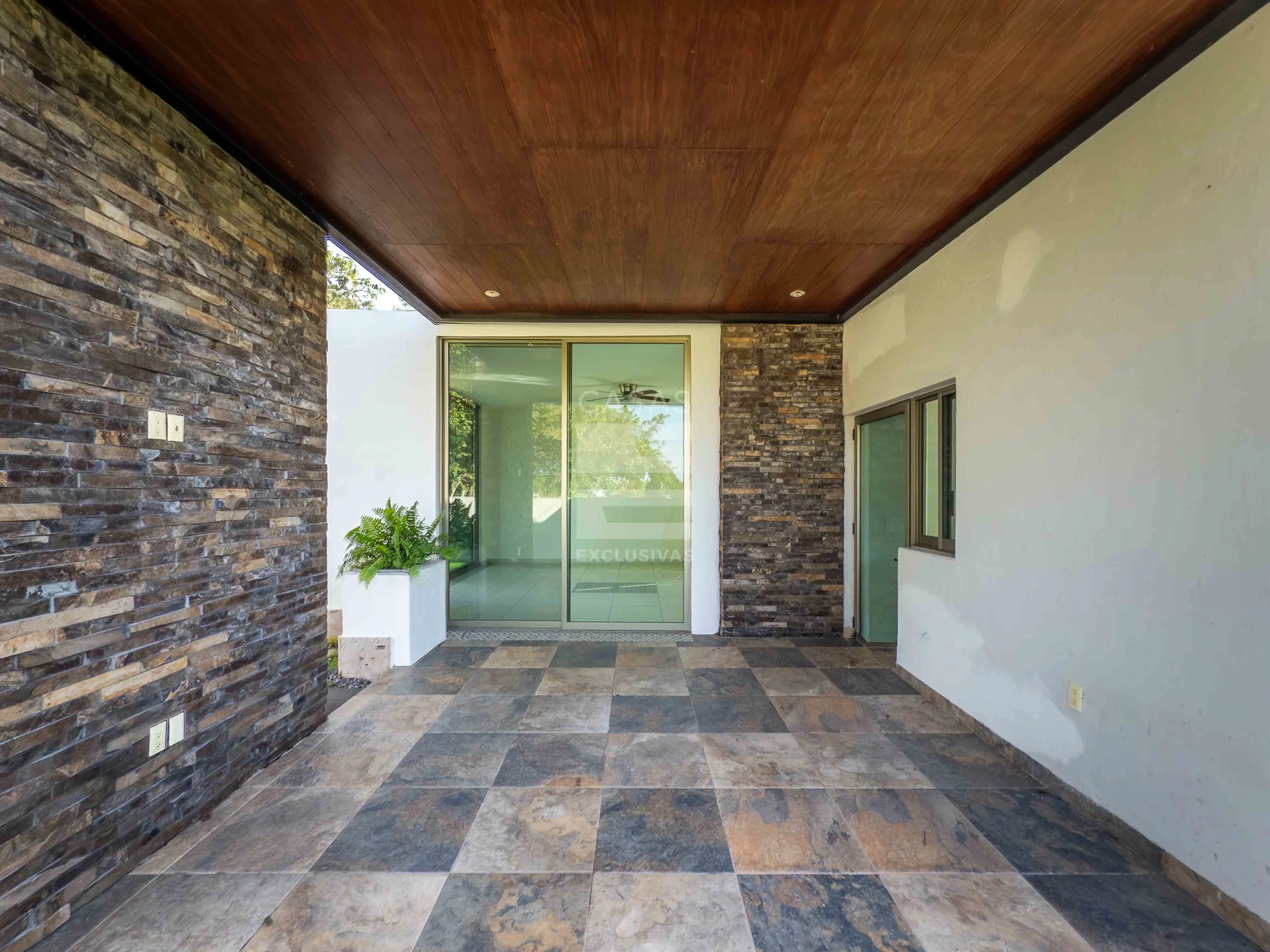 Casa en venta de oportunidad en Altozano Colima Residencia con amplio terreno 12