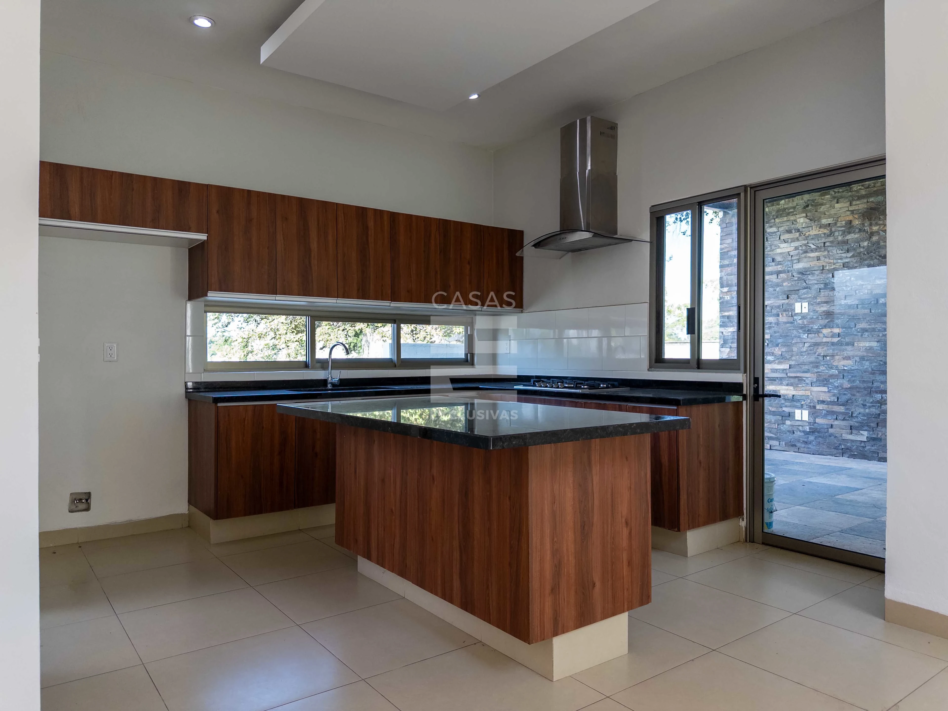 Casa en venta de oportunidad en Altozano Colima Residencia con amplio terreno 5