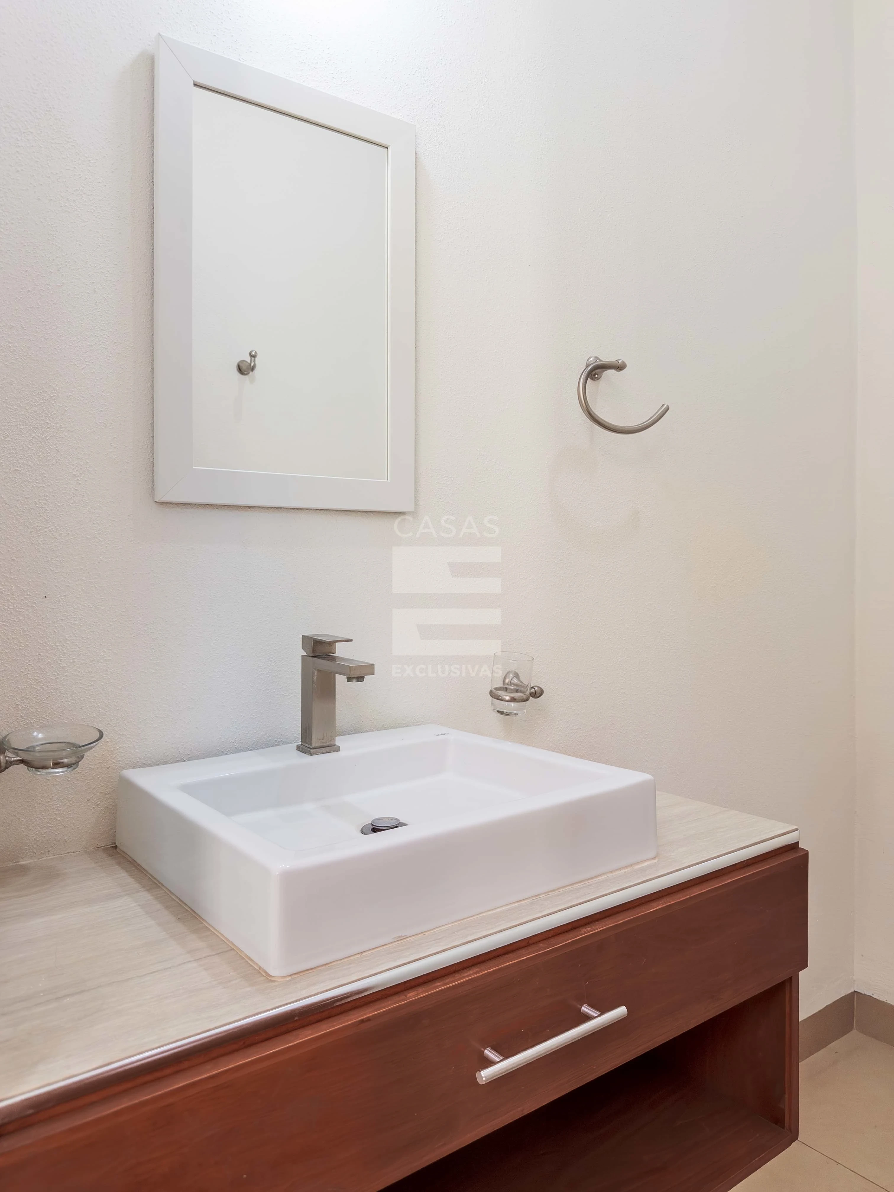 Casa en venta de oportunidad en Altozano Colima Residencia con amplio terreno 17